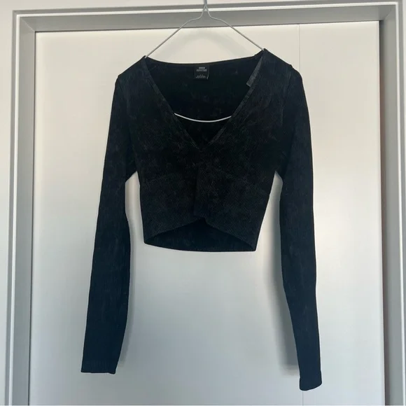 Urban Outfitters Black Acid Wash Josie Long Sleeve Crop Top - Picture 2 of 2